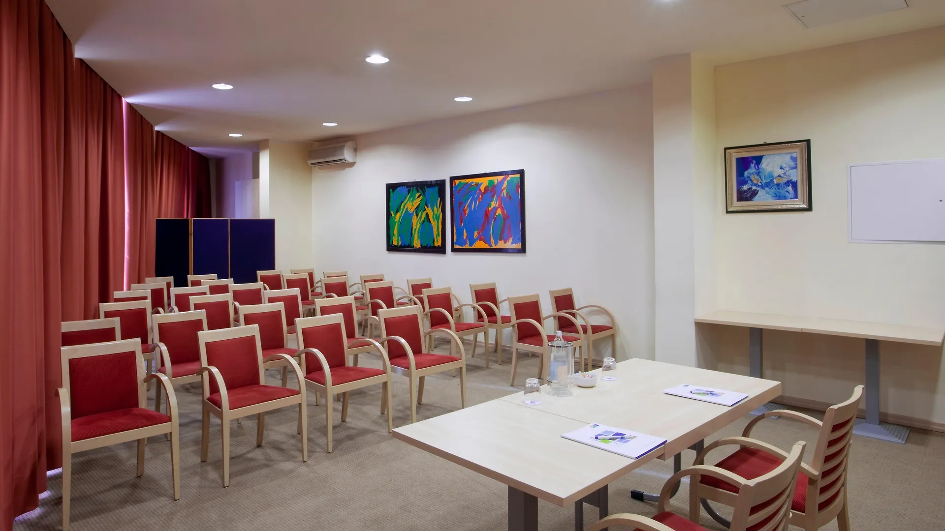 Holiday Inn Express Parma By Ihg 3*,