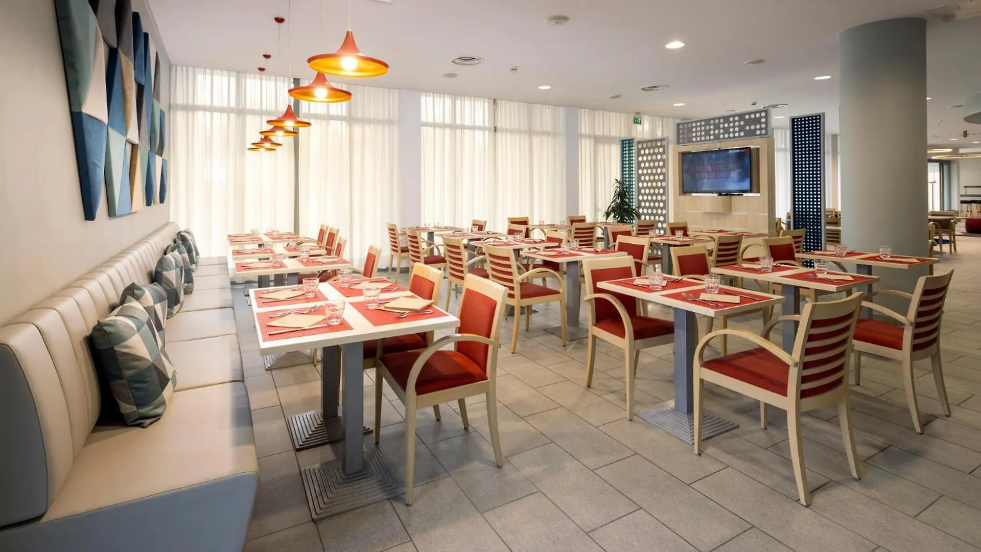 Holiday Inn Express Parma By Ihg 3*,  Italië