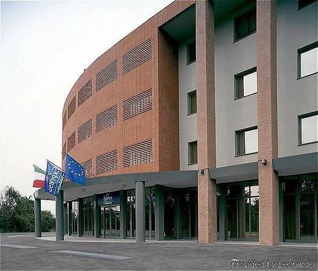 Holiday Inn Express Parma By Ihg Hotel