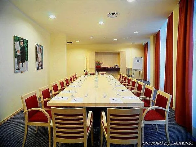 Holiday Inn Express Parma By Ihg 3*,  Italië